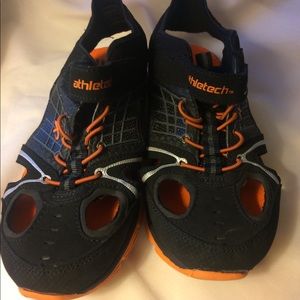 Boys sneaker/sandals size 2